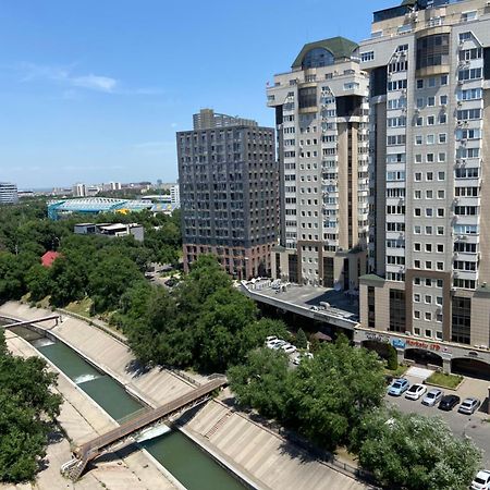Квартира В Центре Алматы Екстериор снимка